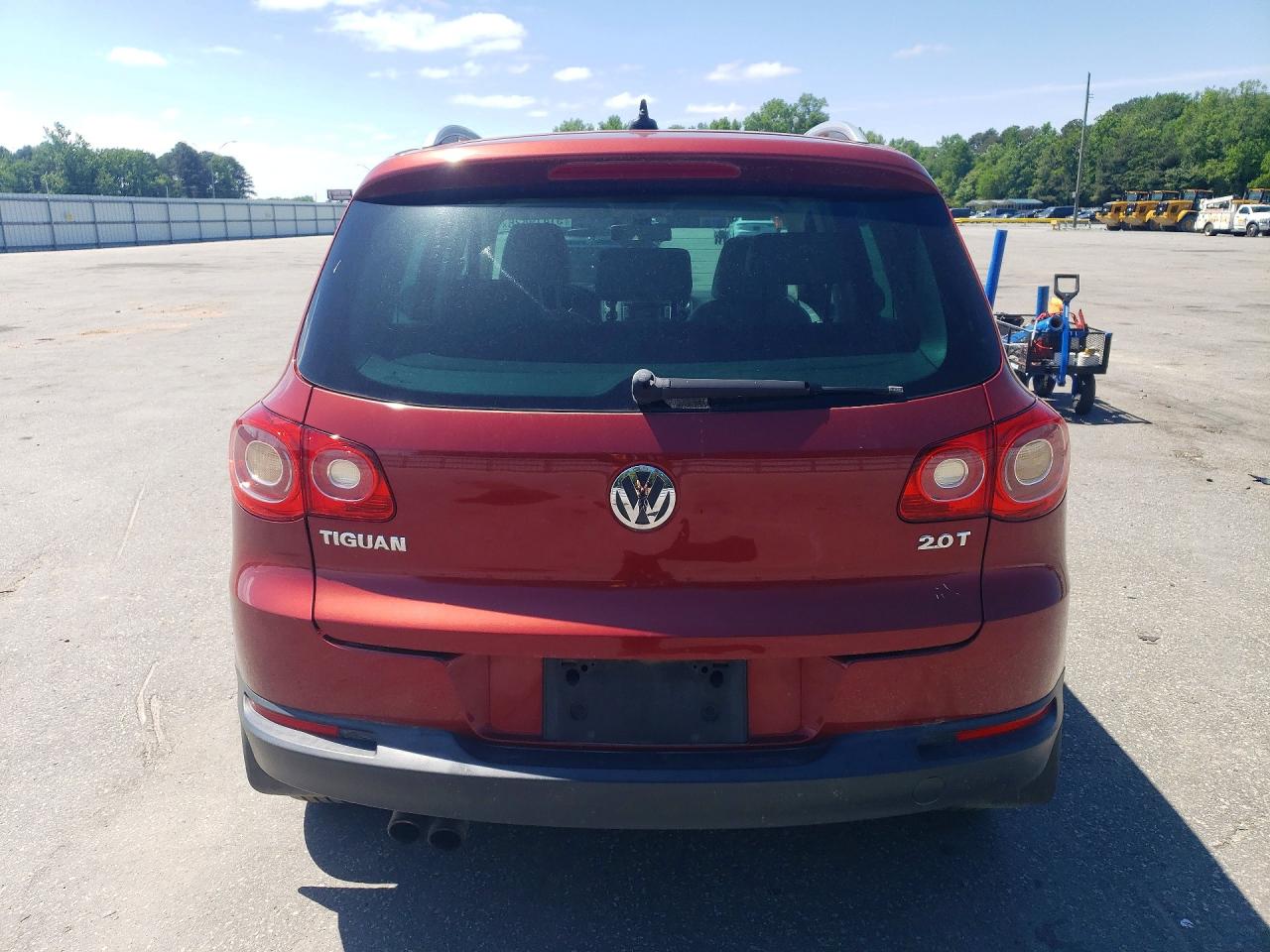 2011 Volkswagen Tiguan VIN WVGAV7AX2BW000832 photo 6