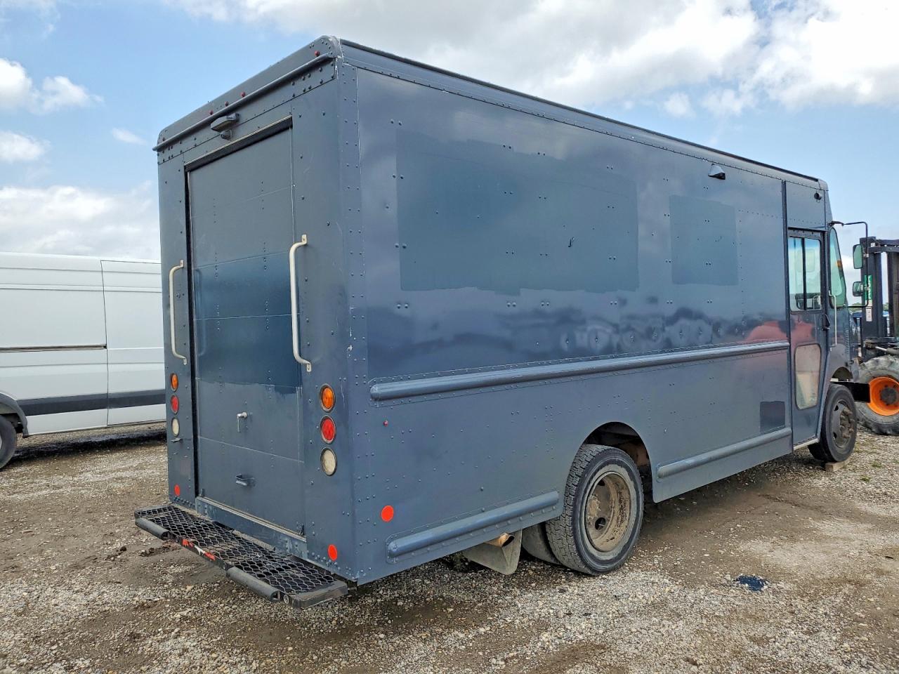 2020 FREIGHTLINER All other VIN 4UZAC2EA6LCMK2989 photo 4