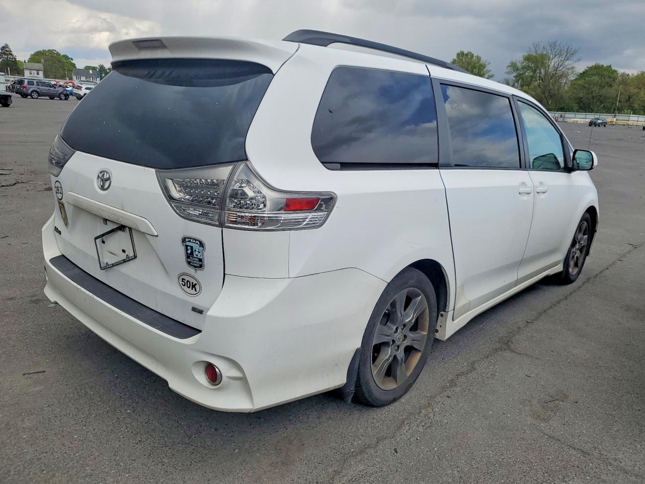 2011 TOYT Sienna VIN 5TDXK3DC2BS092999 photo 3