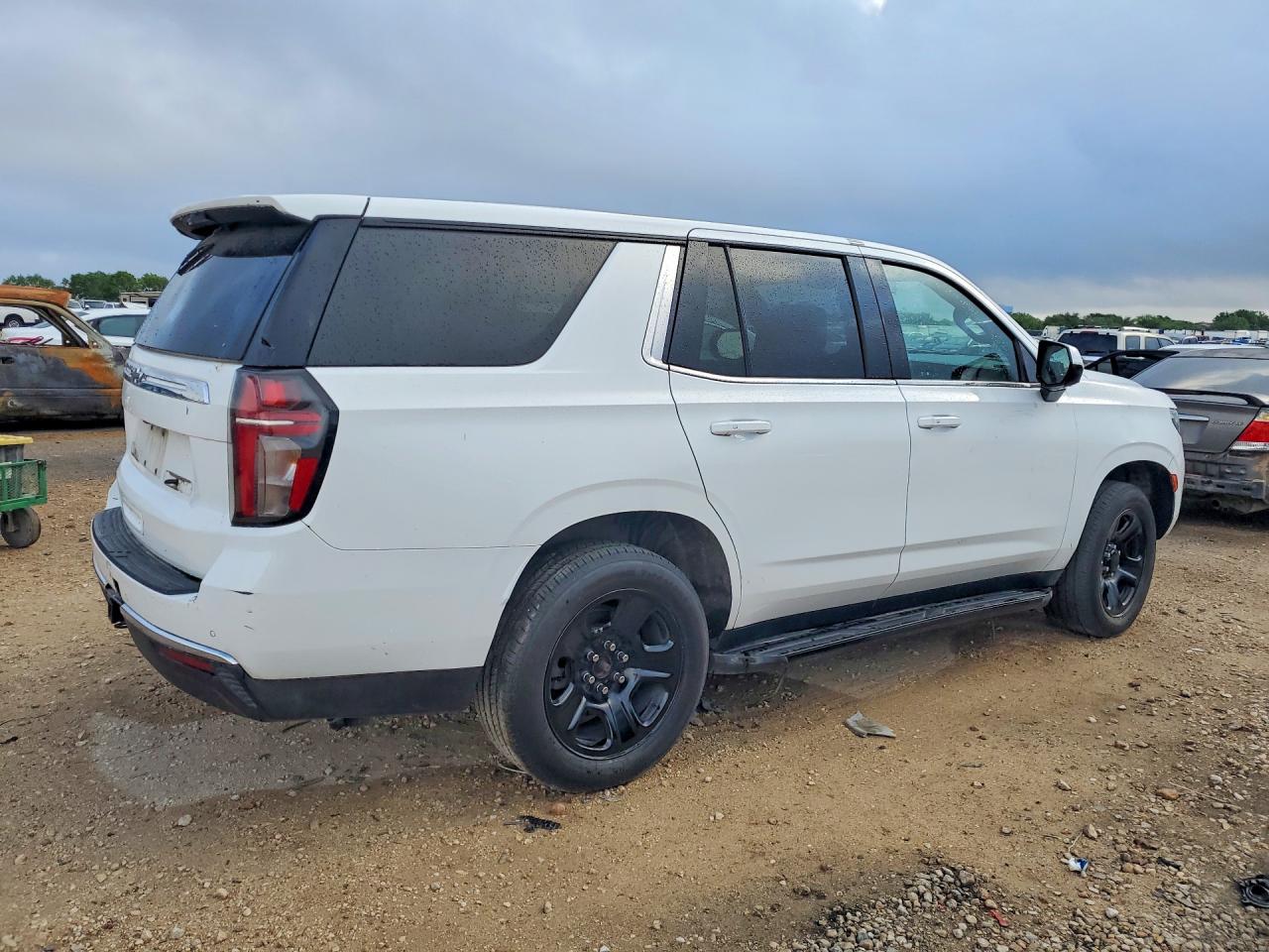 2022 Chevrolet Tahoe VIN 1GNSCLED9NR247864 photo 3