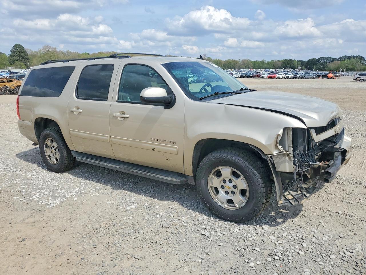 2013 Chevrolet Suburban VIN 1GNSKJE76DR129562 photo 4