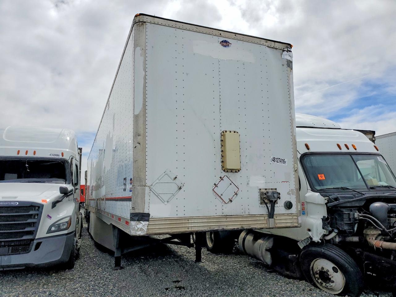 2015 UTILITY All models VIN 1UYVS2533FG088087 photo 1