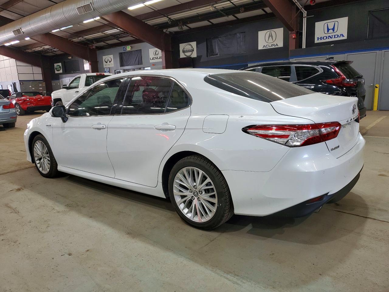 2018 Toyota Camry sola VIN 4T1B21HK6JU009533 photo 2
