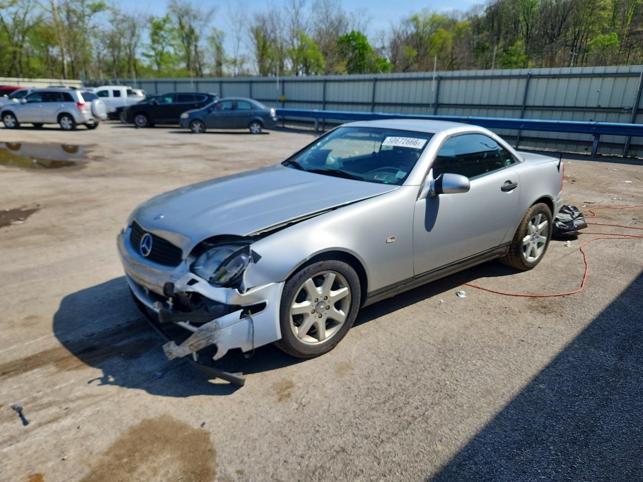 1999 Mercedes-Benz Slk-class VIN WDBKK47F0XF093676 photo 1