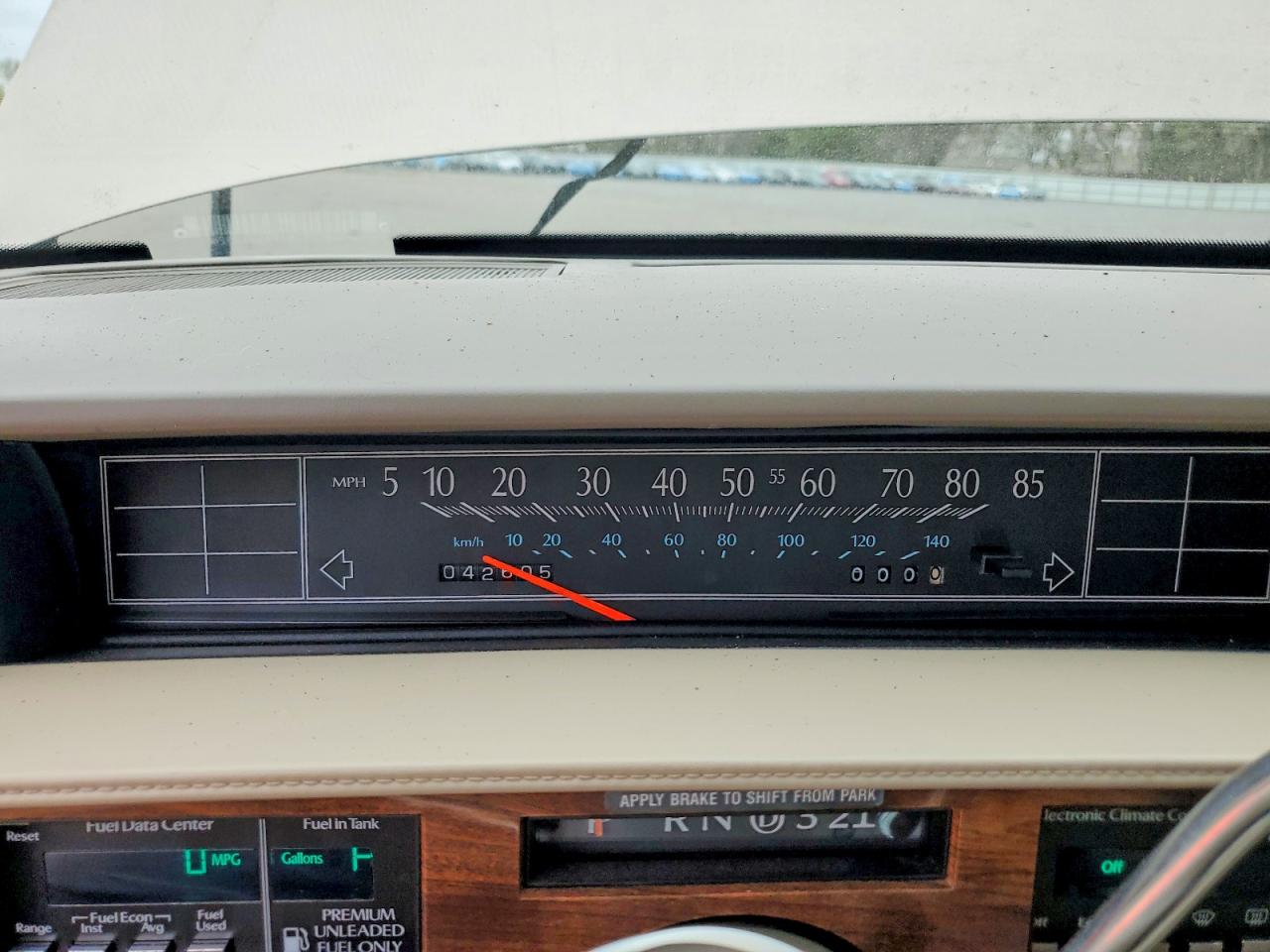 1993 Cadillac Deville VIN 1G6CD53B4P4215592 photo 9