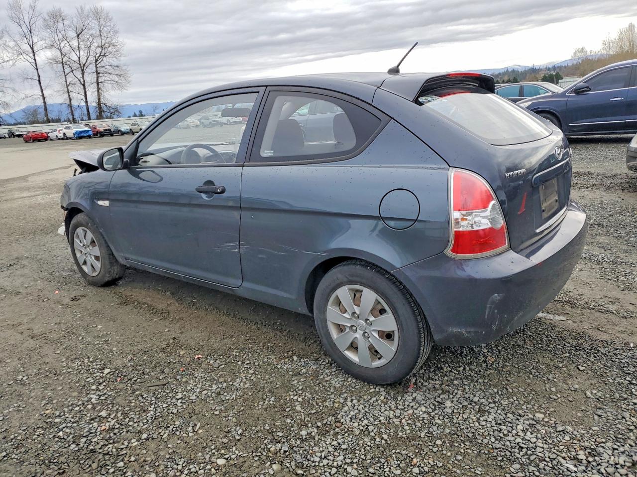 2011 Hyundai Accent VIN KMHCM3AC3BU194607 photo 2