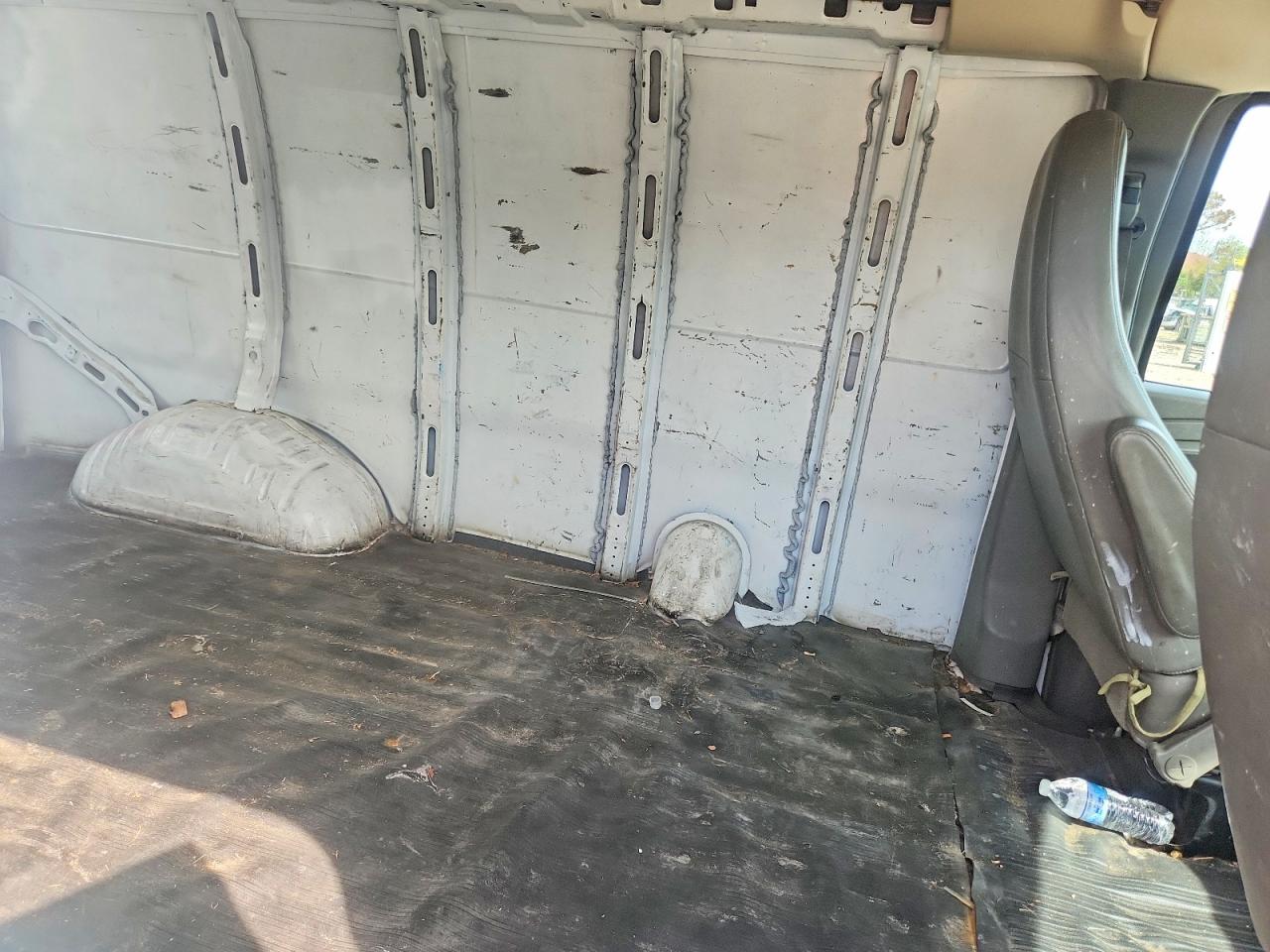 2015 CHEV Express VIN 1GCWGFFF8F1238928 photo 11