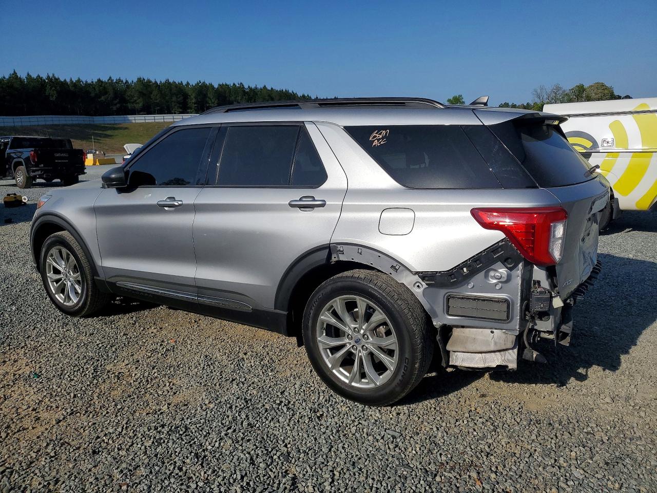 2021 Ford Explorer VIN 1FMSK7DH4MGC09990 photo 2
