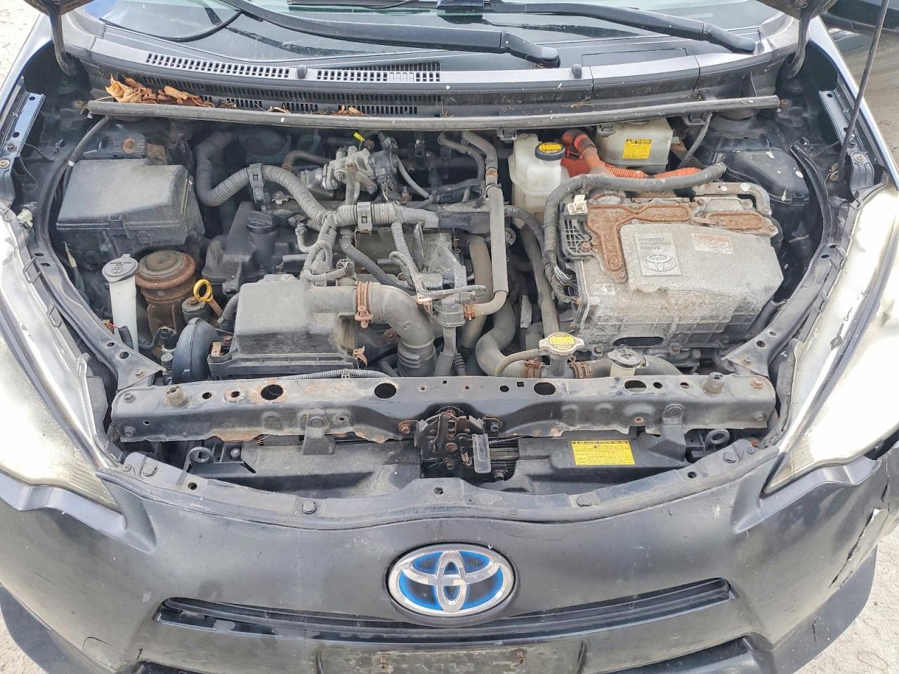 2013 Toyota Prius c on VIN JTDKDTB38D1553680 photo 11
