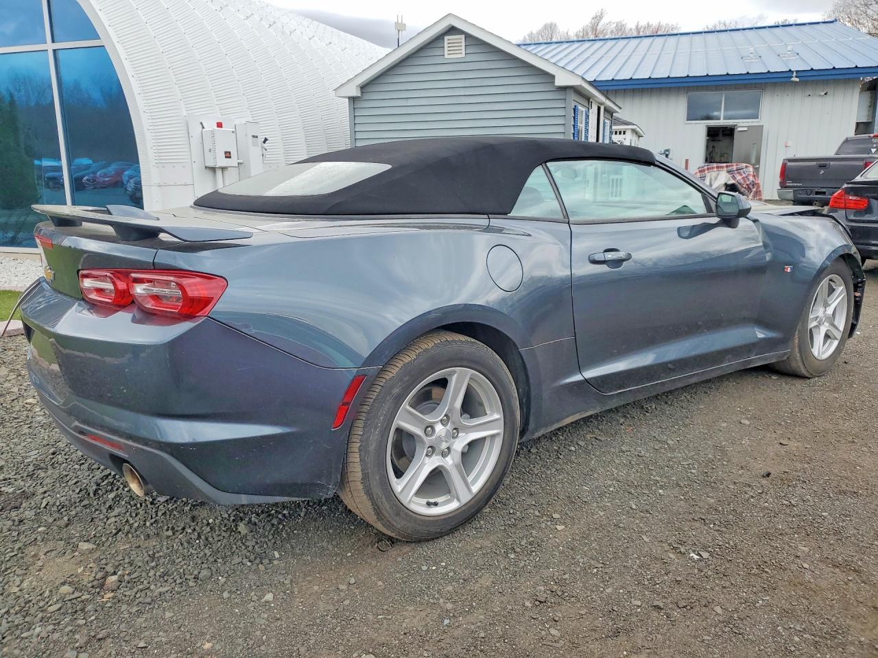 2023 Chevrolet Camaro VIN 1G1FB3DX5P0133210 photo 3