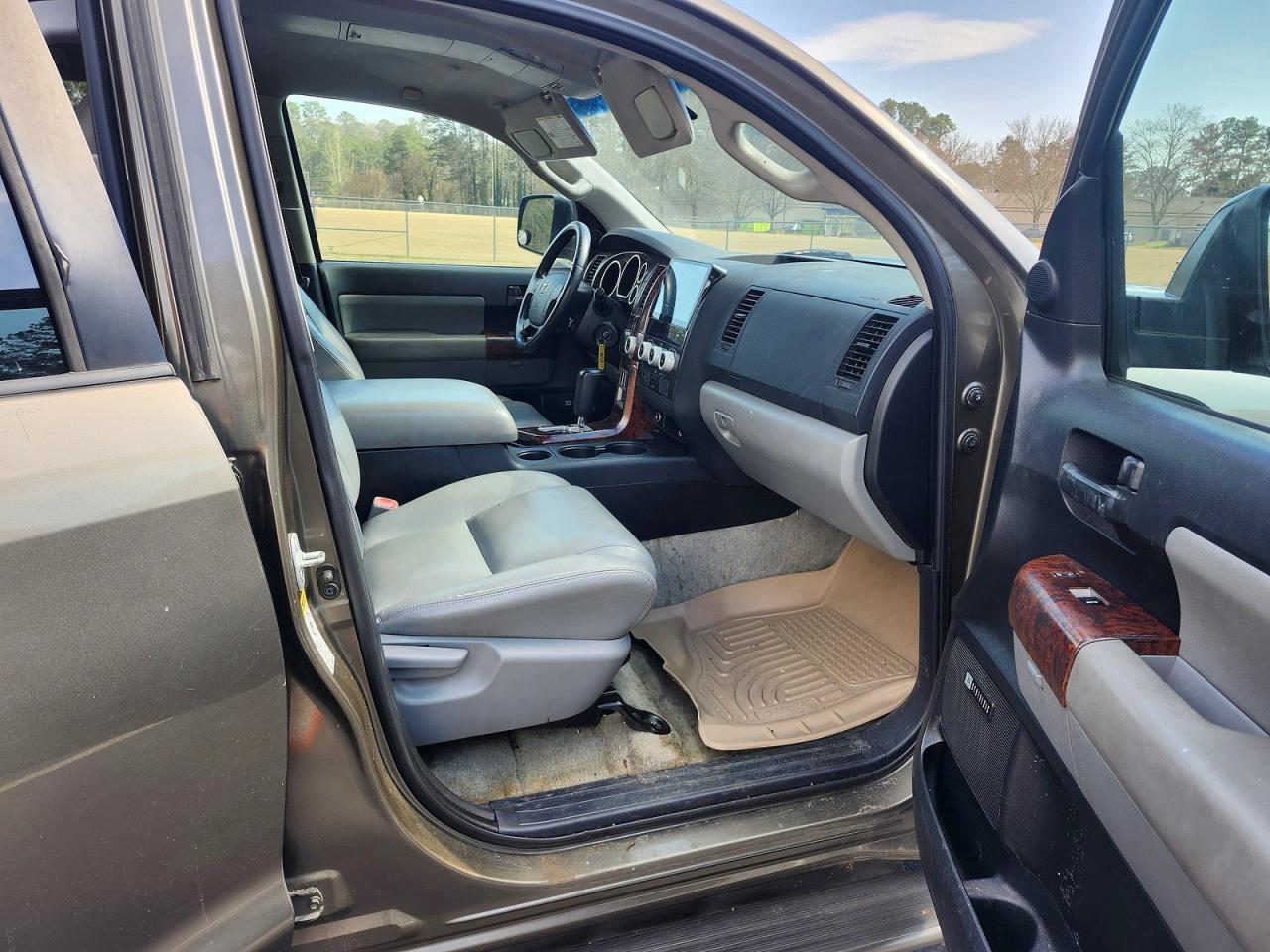 2008 Toyota Sequoia VIN 5TDZY64A88S008023 photo 5