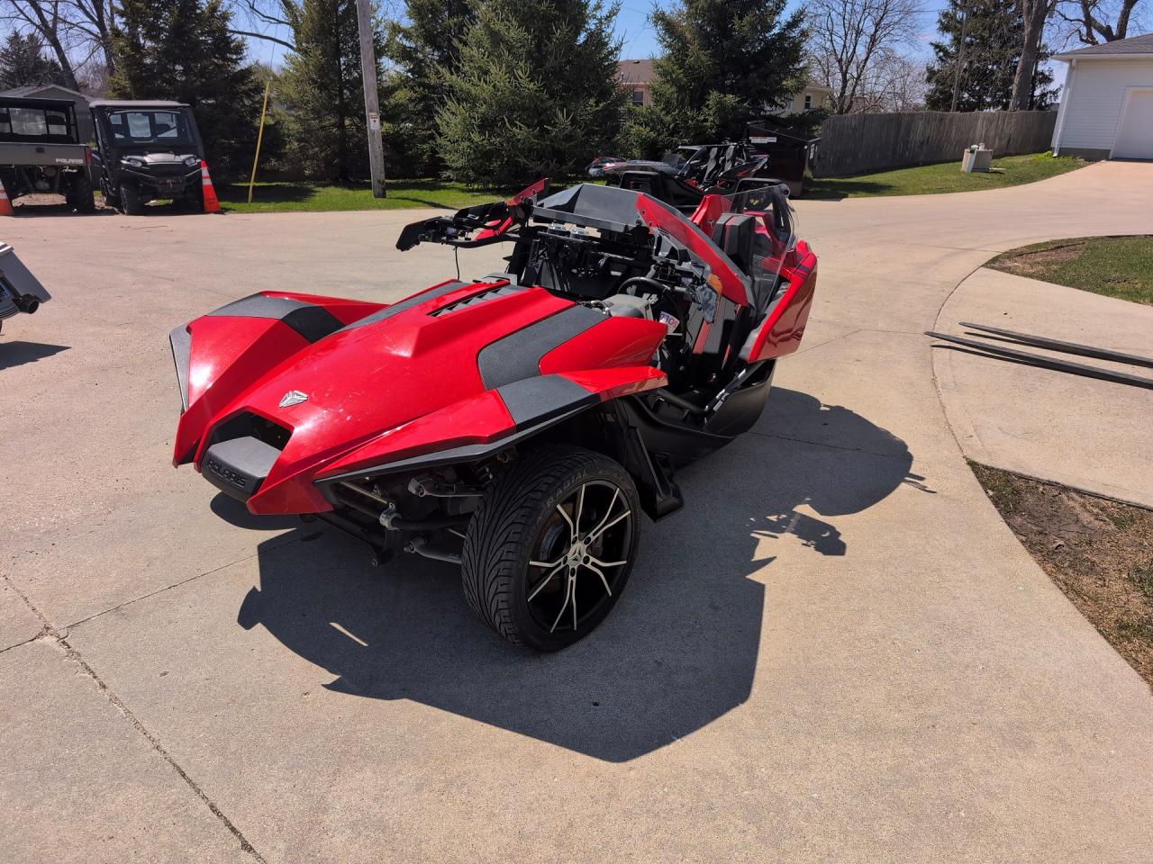 2015 POLARIS Slingshot VIN 57XAAPFA7F5100531 photo 2