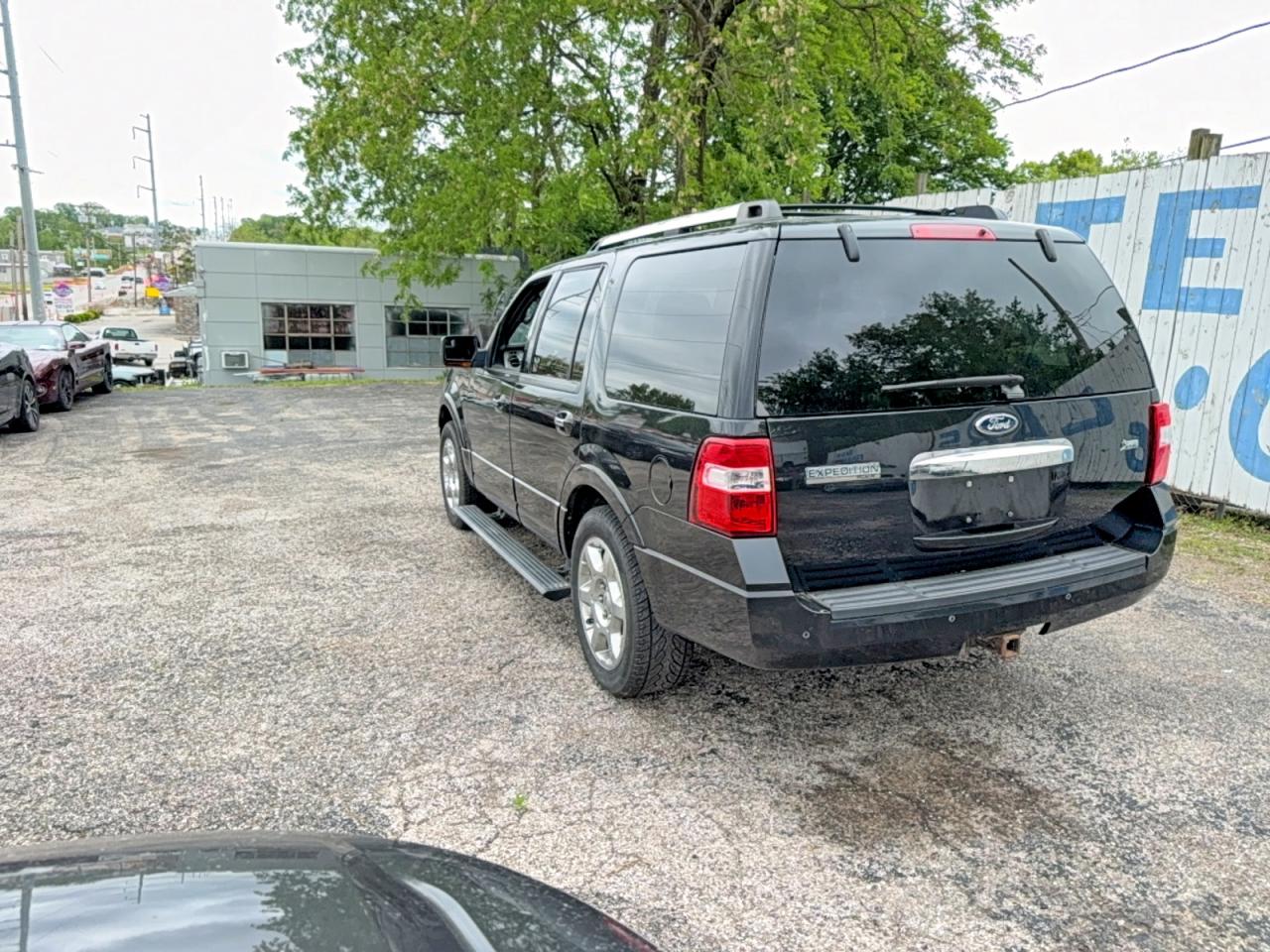 2014 Ford Expedition VIN 1FMJU2A55EEF03527 photo 3