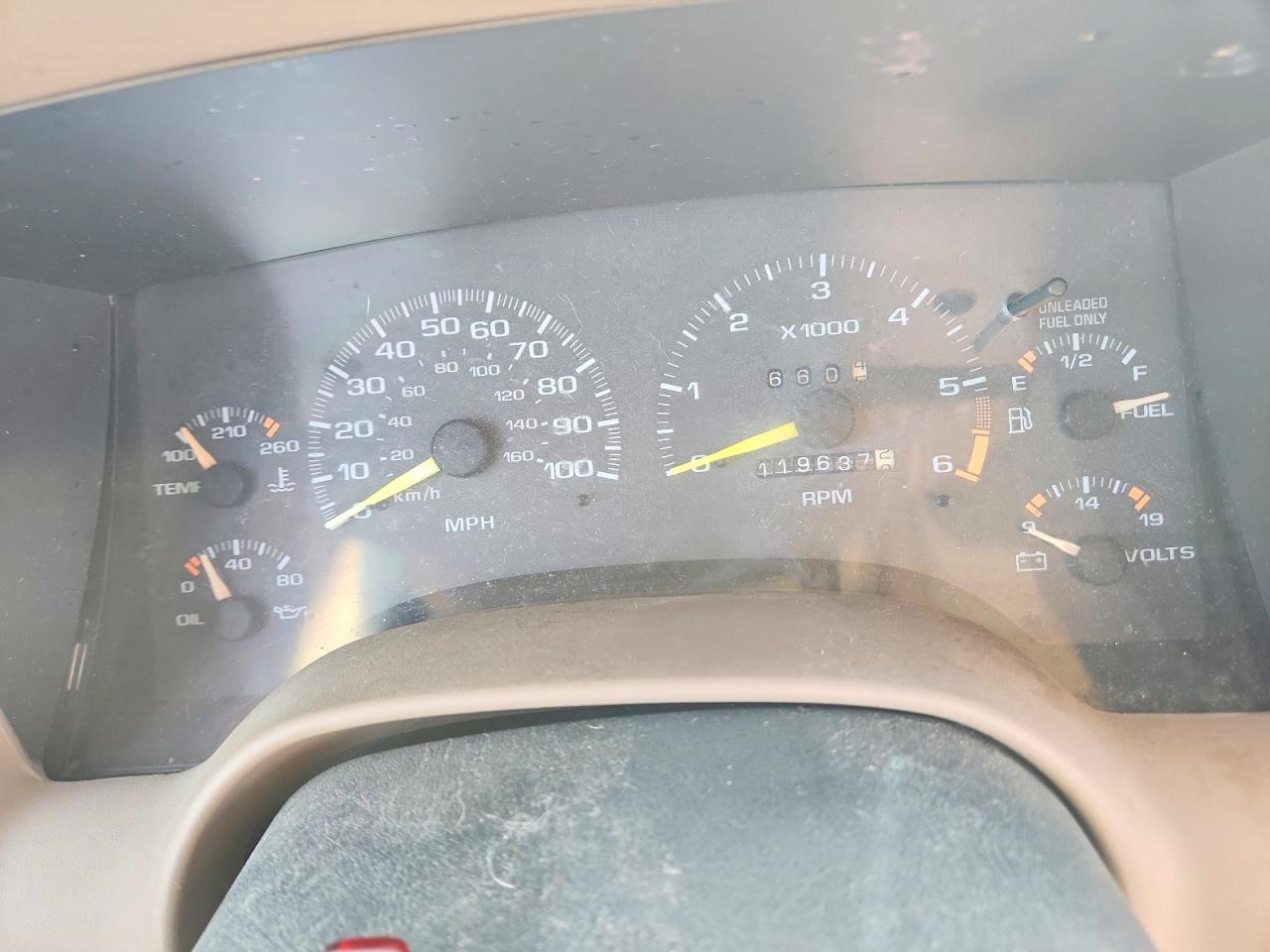 1997 GMC Jimmy VIN 1GKDT13W2V2563131 photo 9