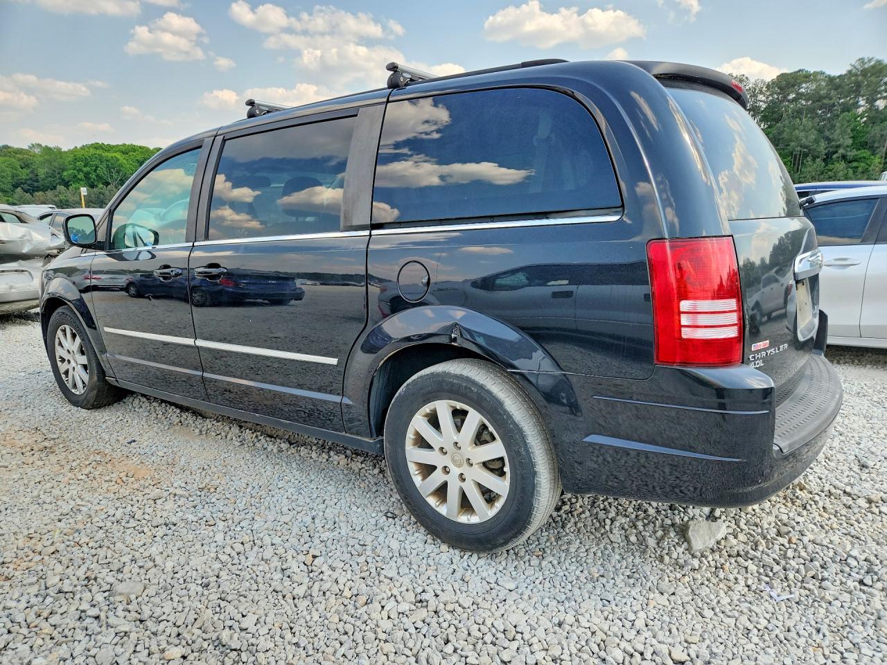 2010 Chrysler Minivan VIN 2A4RR8DX5AR368419 photo 2