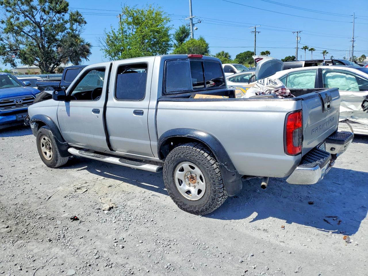 2000 NISSAN Frontier VIN 1N6ED27T4YC325831 photo 2