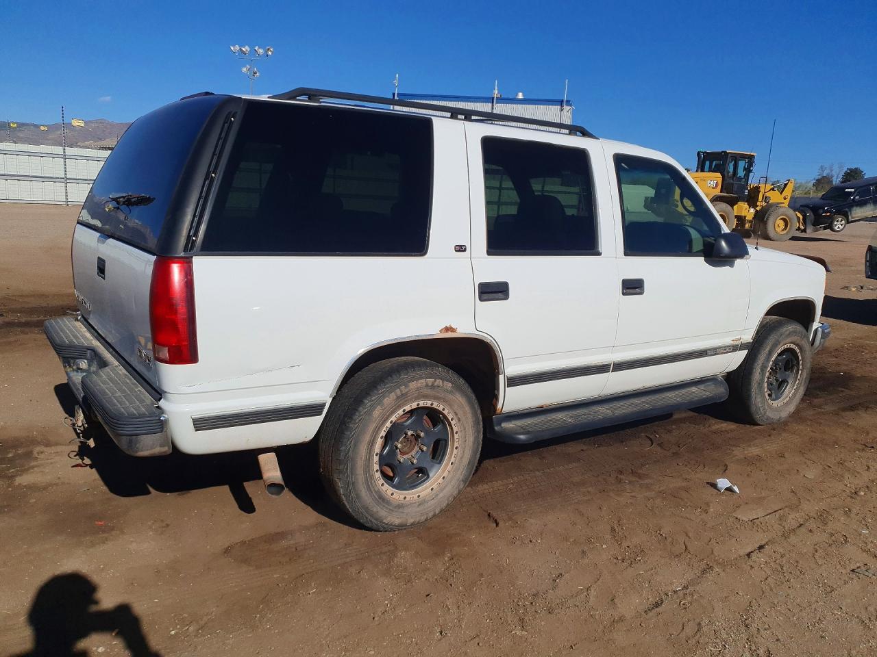 1998 GMC Yukon VIN 1GKEK13RXWJ721854 photo 3