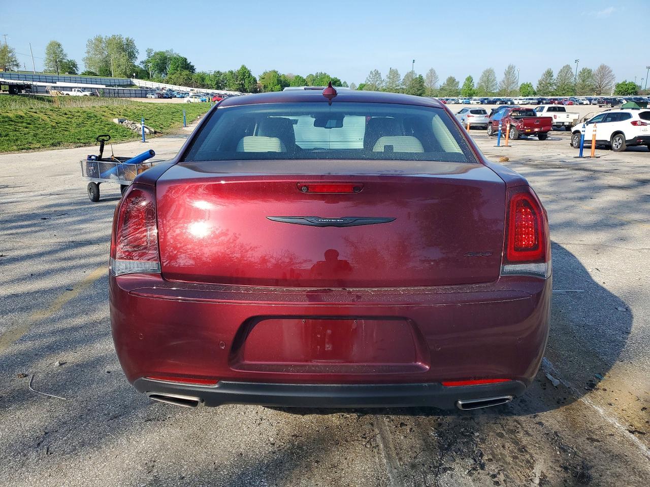 2022 Chrysler 300 VIN 2C3CCADG8NH249266 photo 6