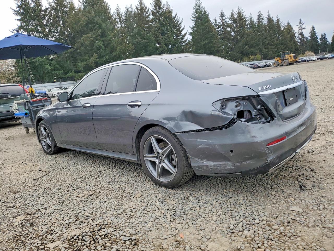 2018 Mercedes-Benz E-class VIN WDDZF4KB2JA371898 photo 2
