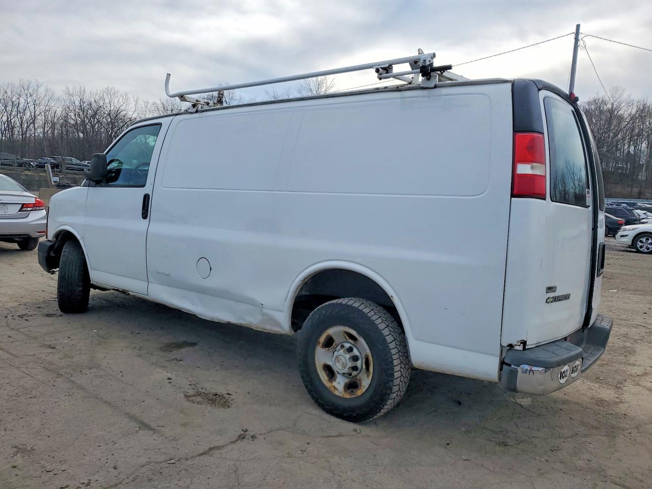 2010 CHEV Express VIN 1GCZGFDAXA1163985 photo 2