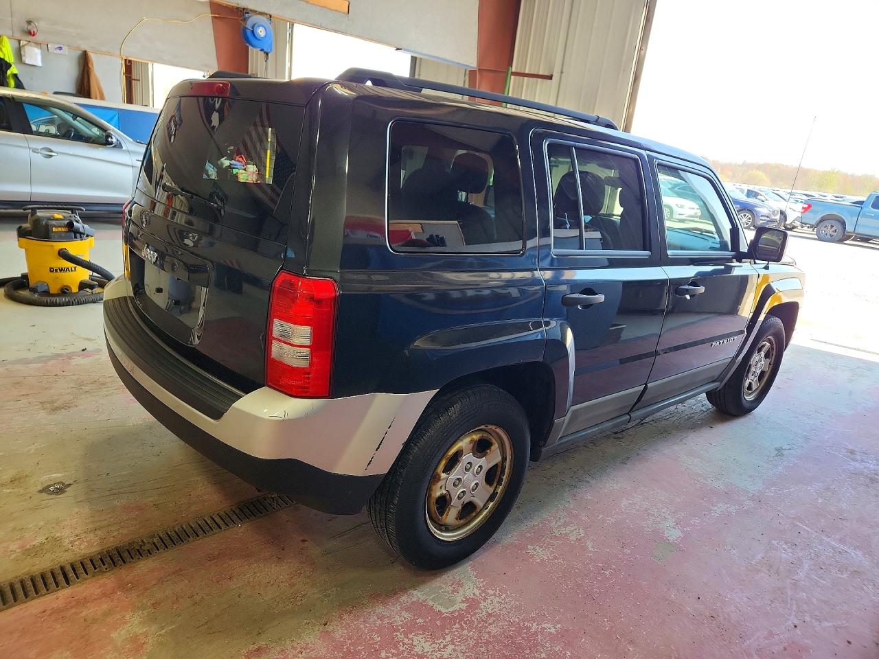 2011 Jeep Patriot VIN 1J4NT1GA2BD107686 photo 3