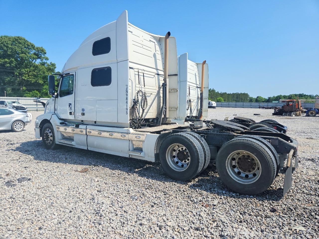 2018 VOLVO Vn VIN 4V4NC9EH4JN984195 photo 3