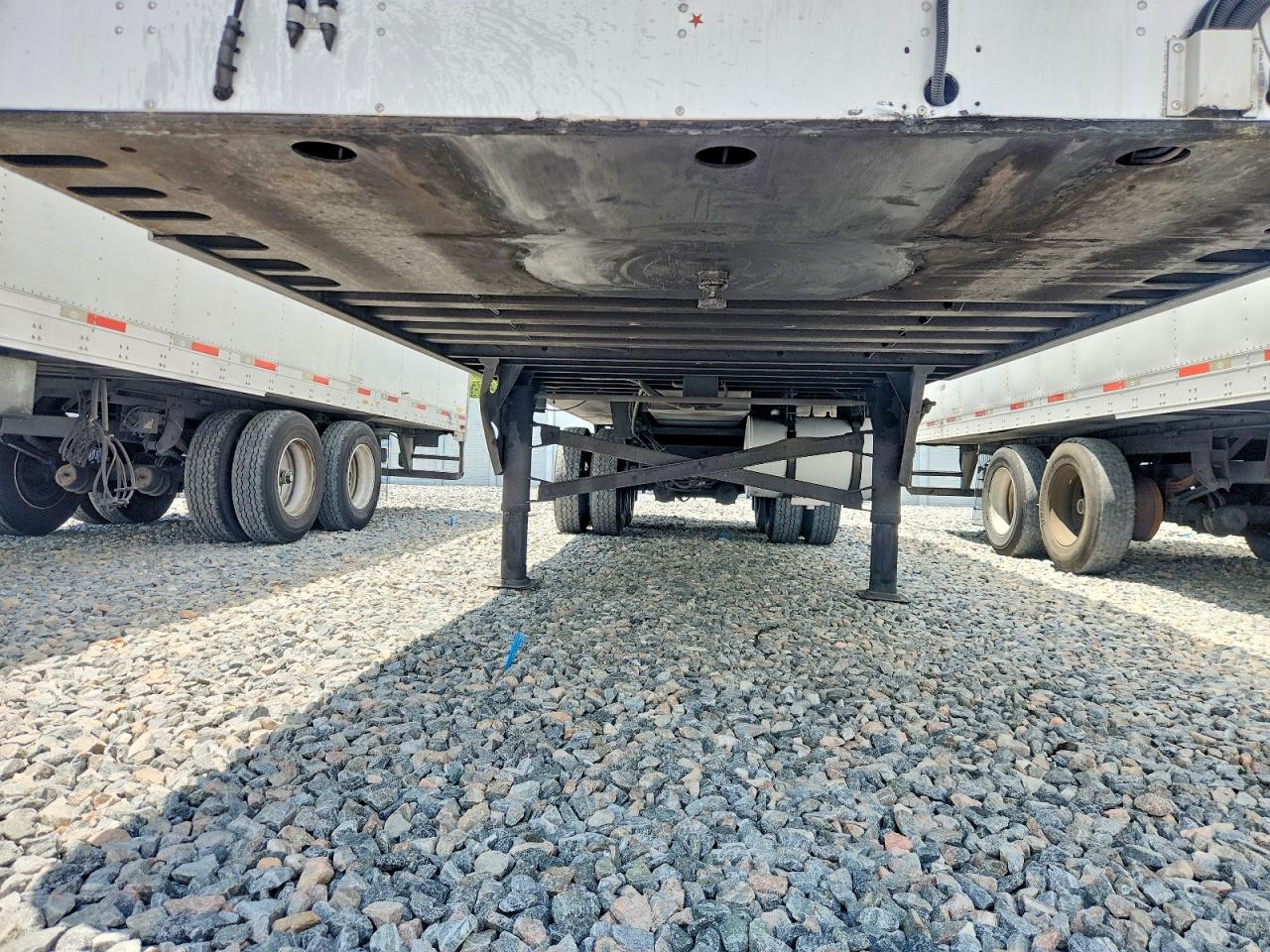 2015 UTILITY All models VIN 1UYVS2323FM245502 photo 5