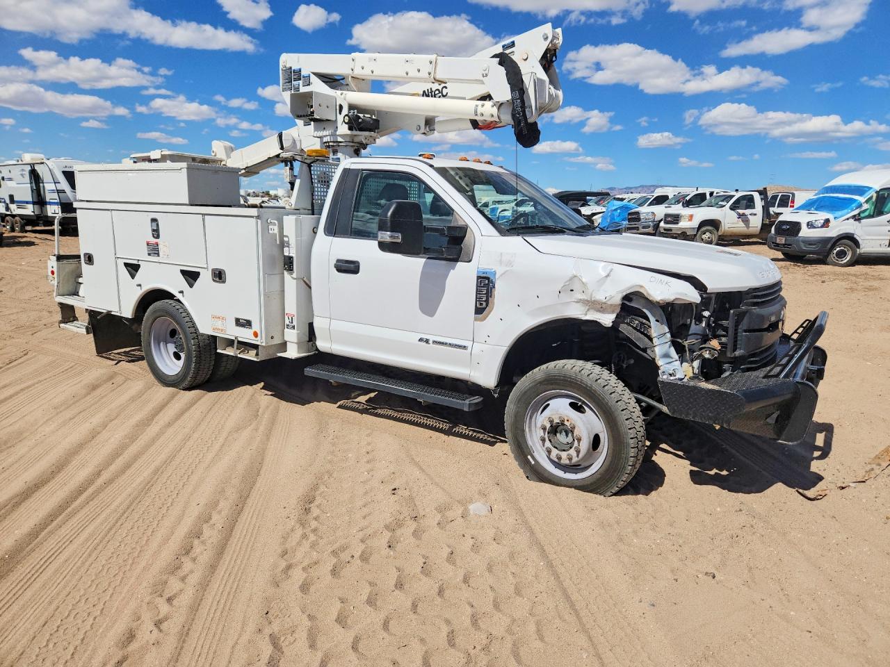 2018 Ford F550 VIN 1FDUF5HT2JDA04973 photo 4