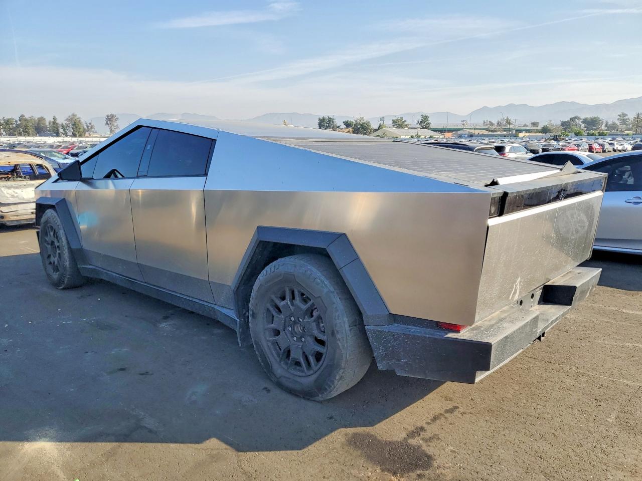 2024 Tesla Cybertruck VIN 7G2CEHED1RA005287 photo 2