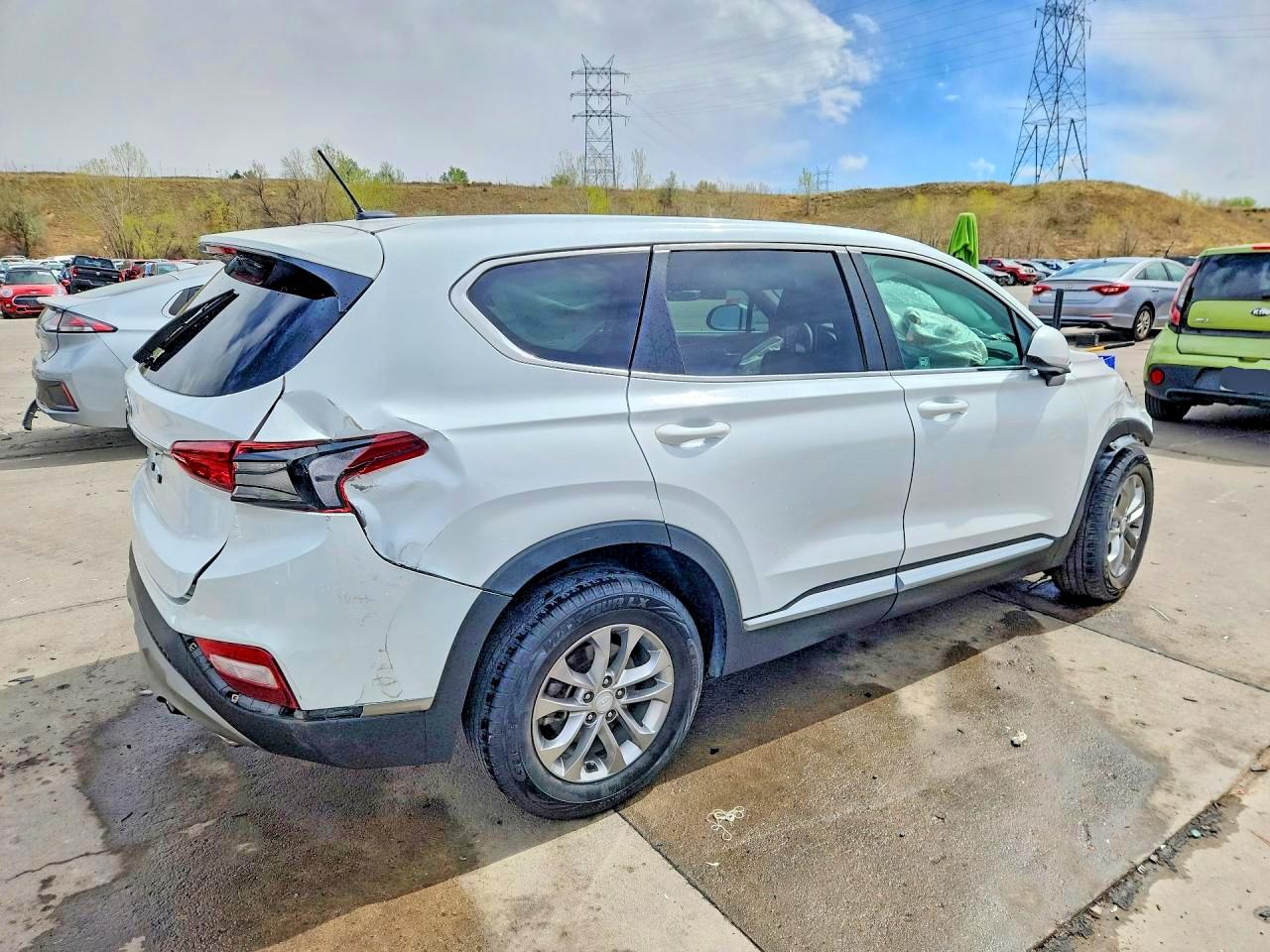 2019 Hyundai Santa fe VIN 5NMS23AD7KH112030 photo 3