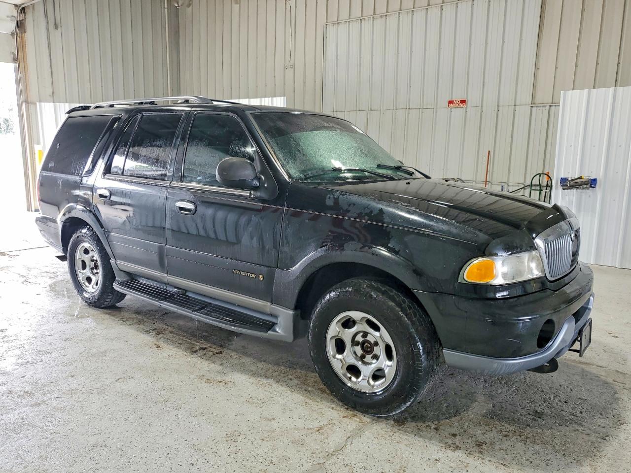 2001 LINCOLN Navigator VIN 5LMFU28AX1LJ02504 photo 4