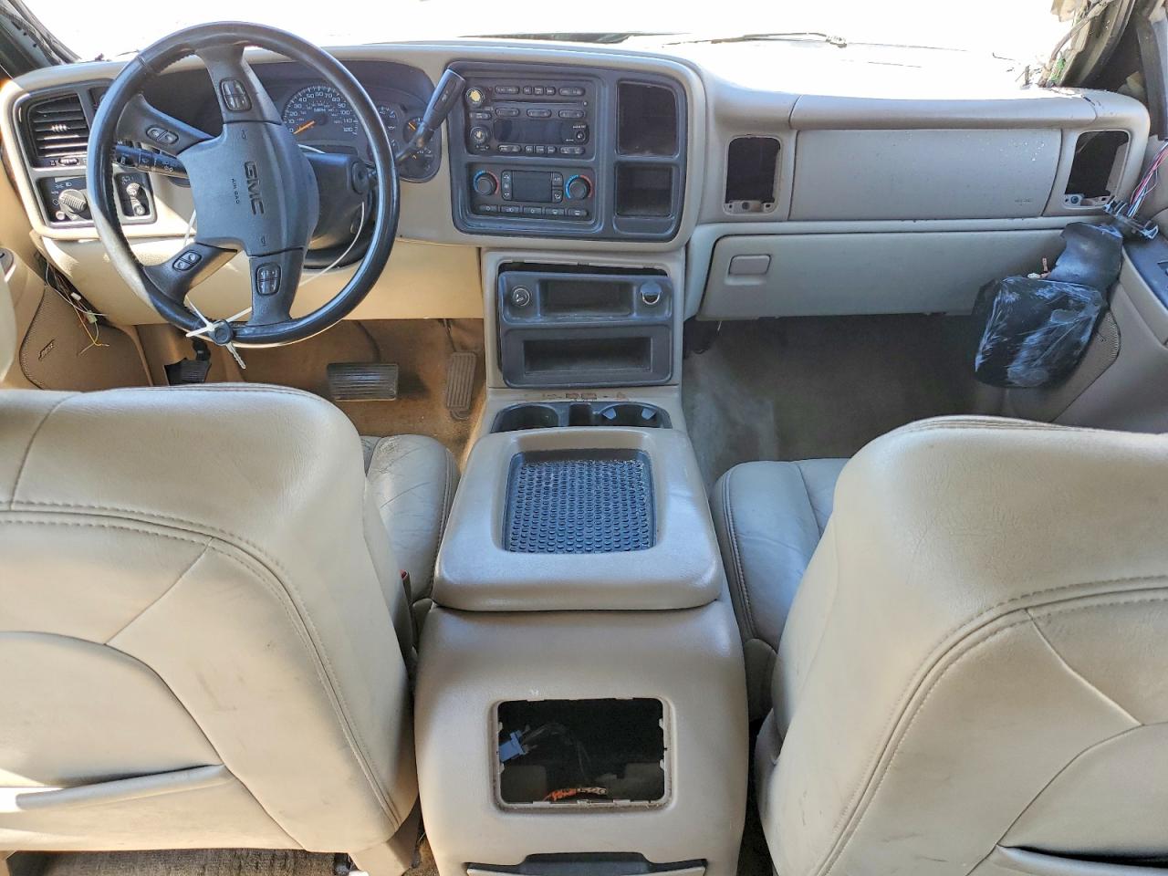 2004 GMC Yukon VIN 3GKFK16T04G185863 photo 8