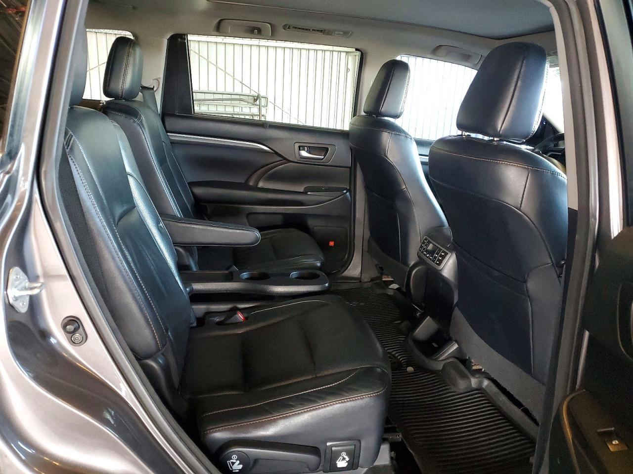 2017 Toyota Highlander VIN 5TDDGRFH6HS023905 photo 11