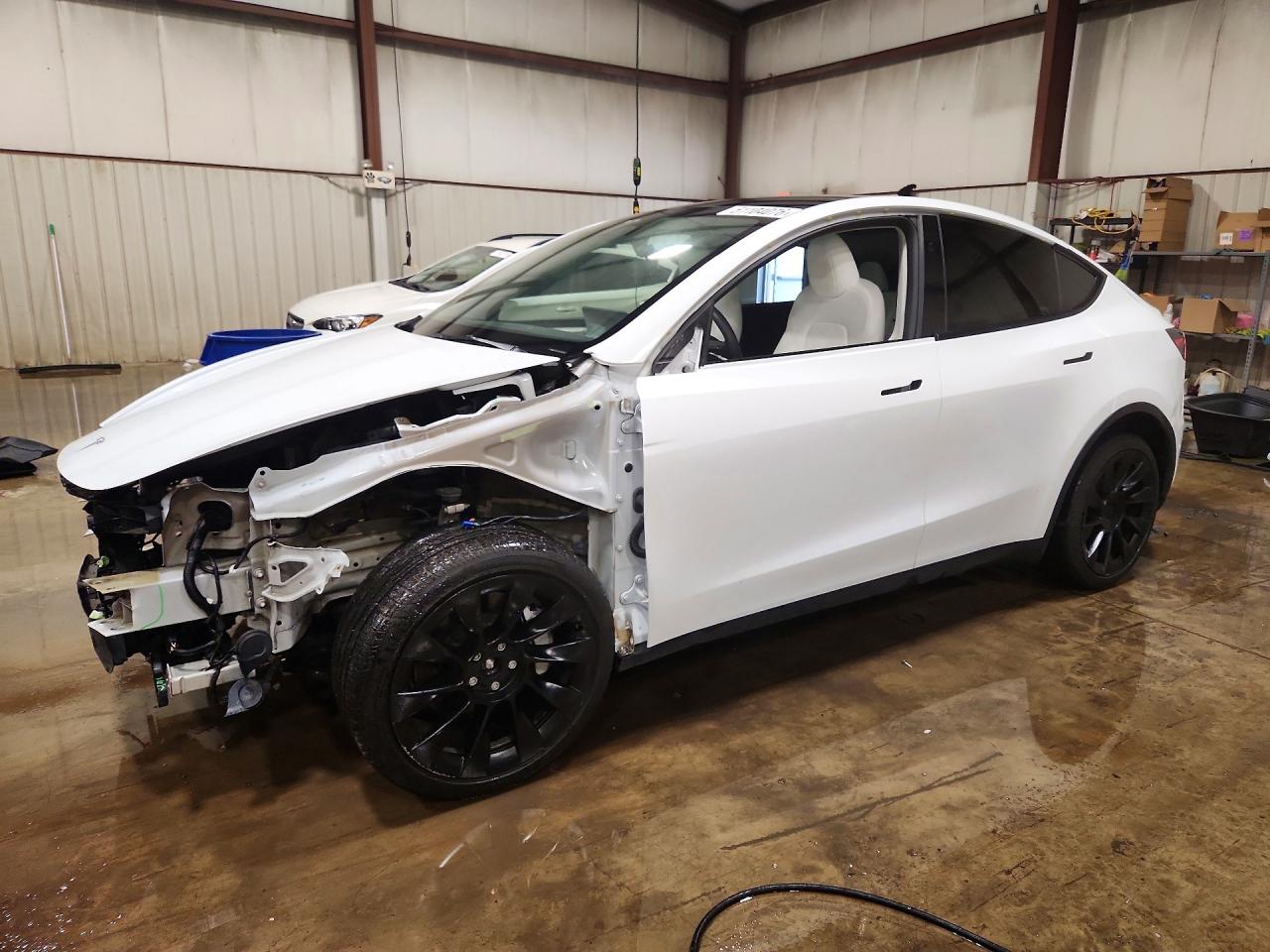 2024 Tesla Model y VIN 7SAYGAEE4RF176558 photo 1