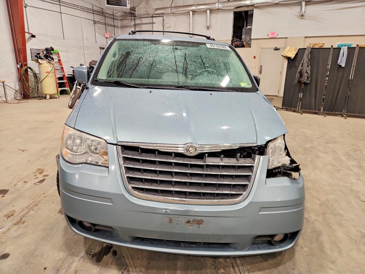 2010 Chrysler Minivan VIN 2A4RR5D10AR284633 photo 5