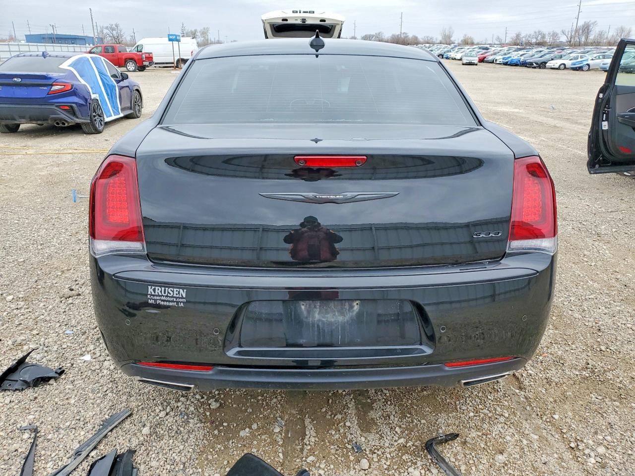 2022 Chrysler 300 VIN 2C3CCADG3NH187131 photo 6