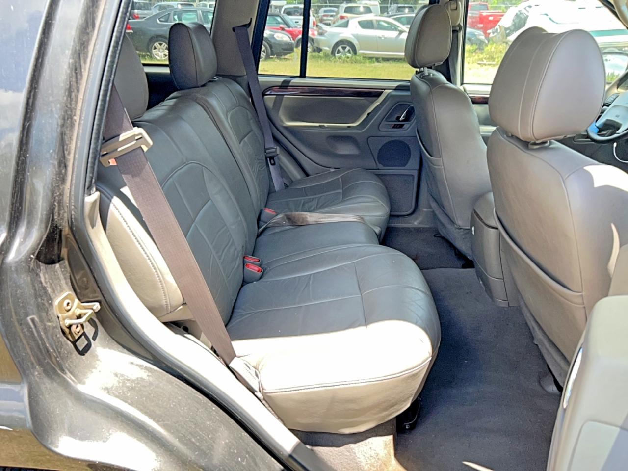 2004 Jeep Cherokee VIN 1J4GW58S14C372462 photo 6