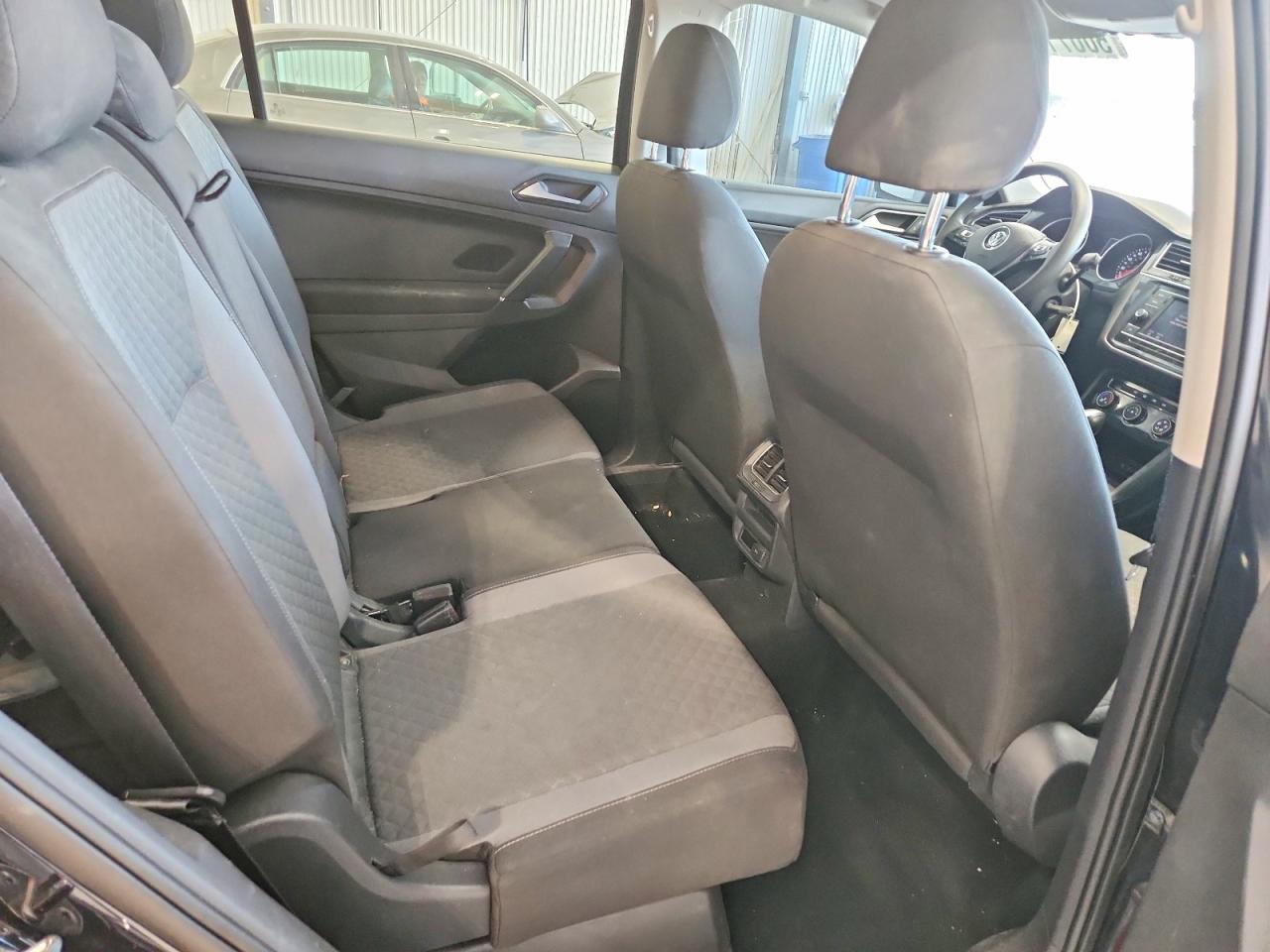 2018 Volkswagen Tiguan VIN 3VV1B7AX3JM019824 photo 11