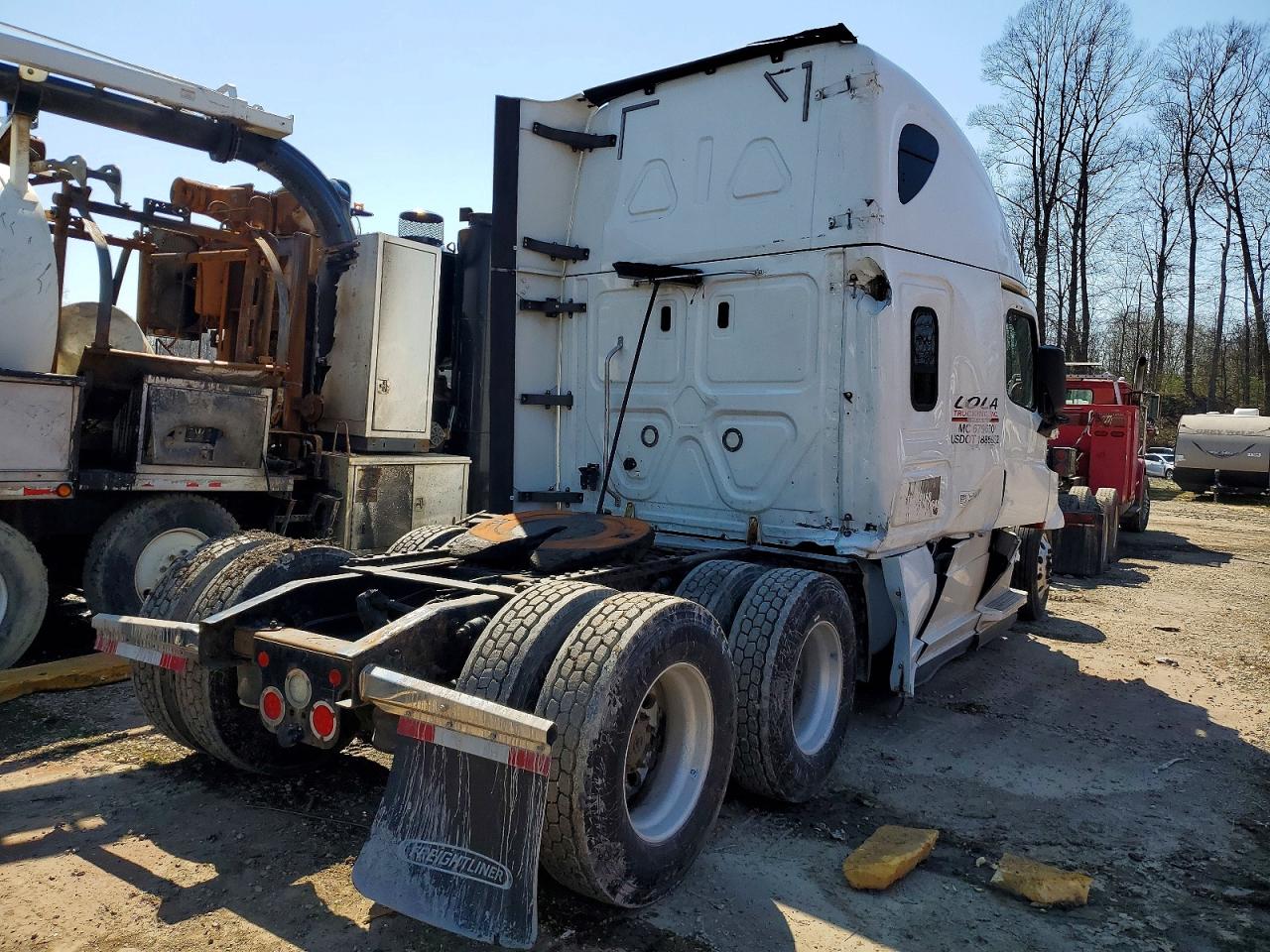 2019 FREIGHTLINER All other VIN 3AKJHHDR9KSKN0646 photo 4