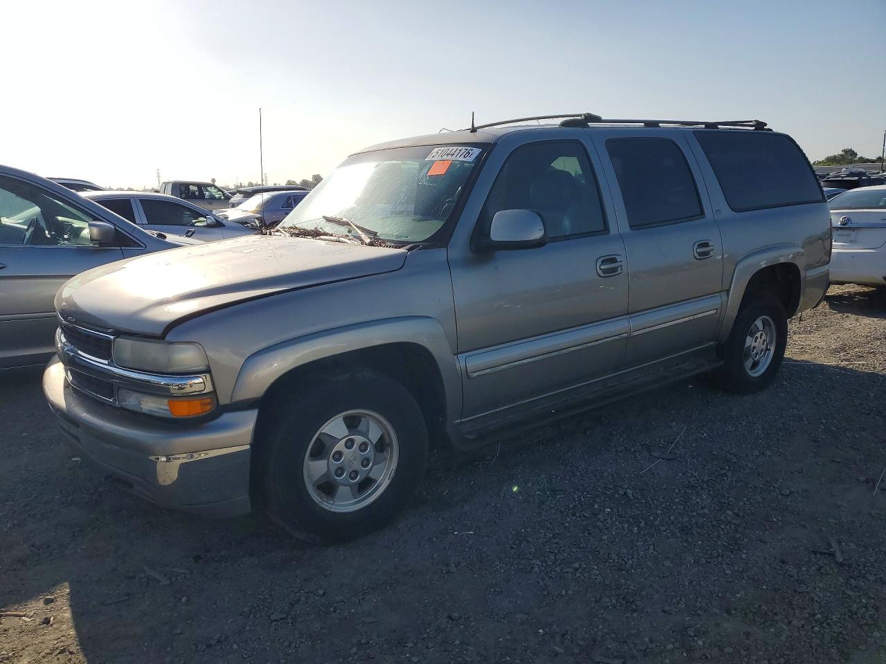 2002 Chevrolet Suburban VIN 1GNFK16T12J211370 photo 1