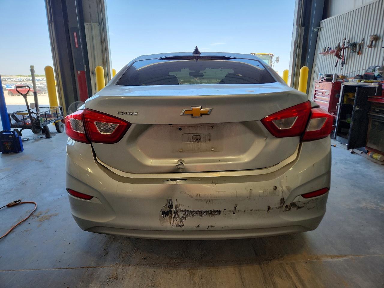 2017 Chevrolet Cruze VIN 1G1BC5SM8H7271381 photo 6