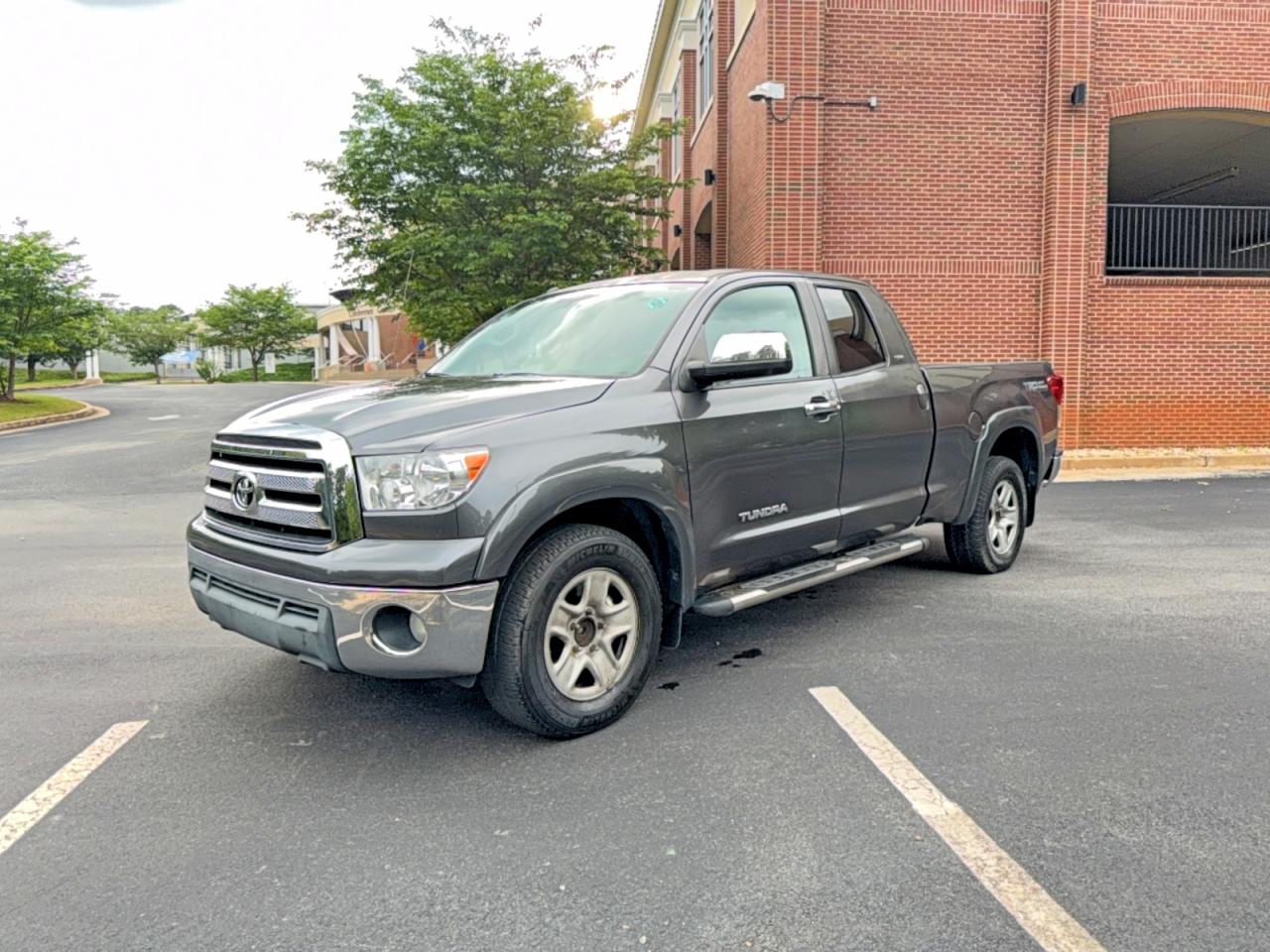 2011 Toyota Tundra VIN 5TFRM5F16BX025150 photo 2