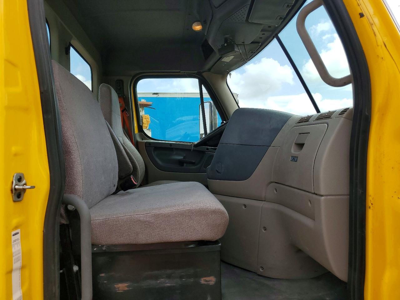 2019 FREIGHTLINER All other VIN 3AKJGBDV9KSKV9103 photo 5