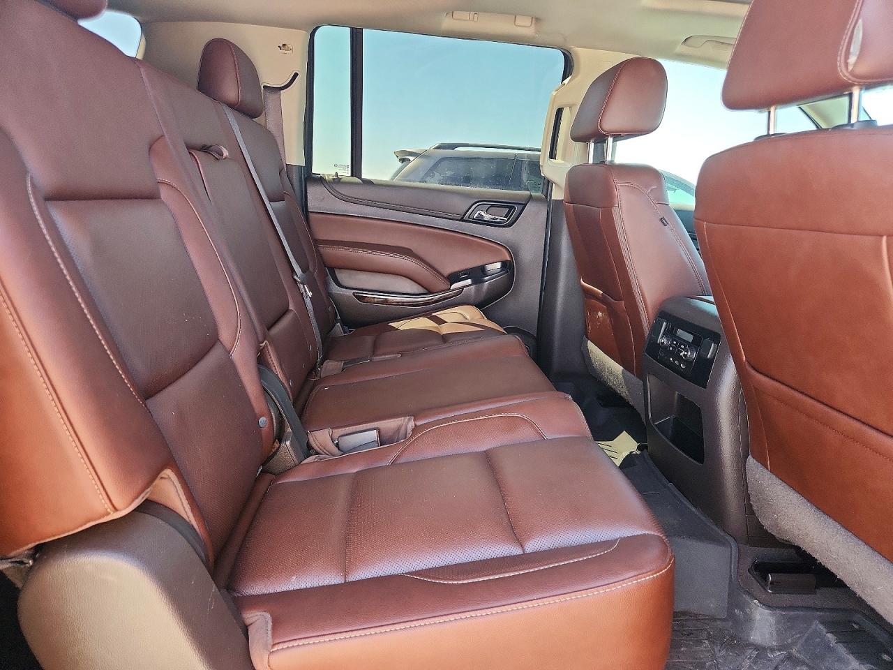 2019 CHEV Suburban VIN 1GNSKJKC6KR342011 photo 11