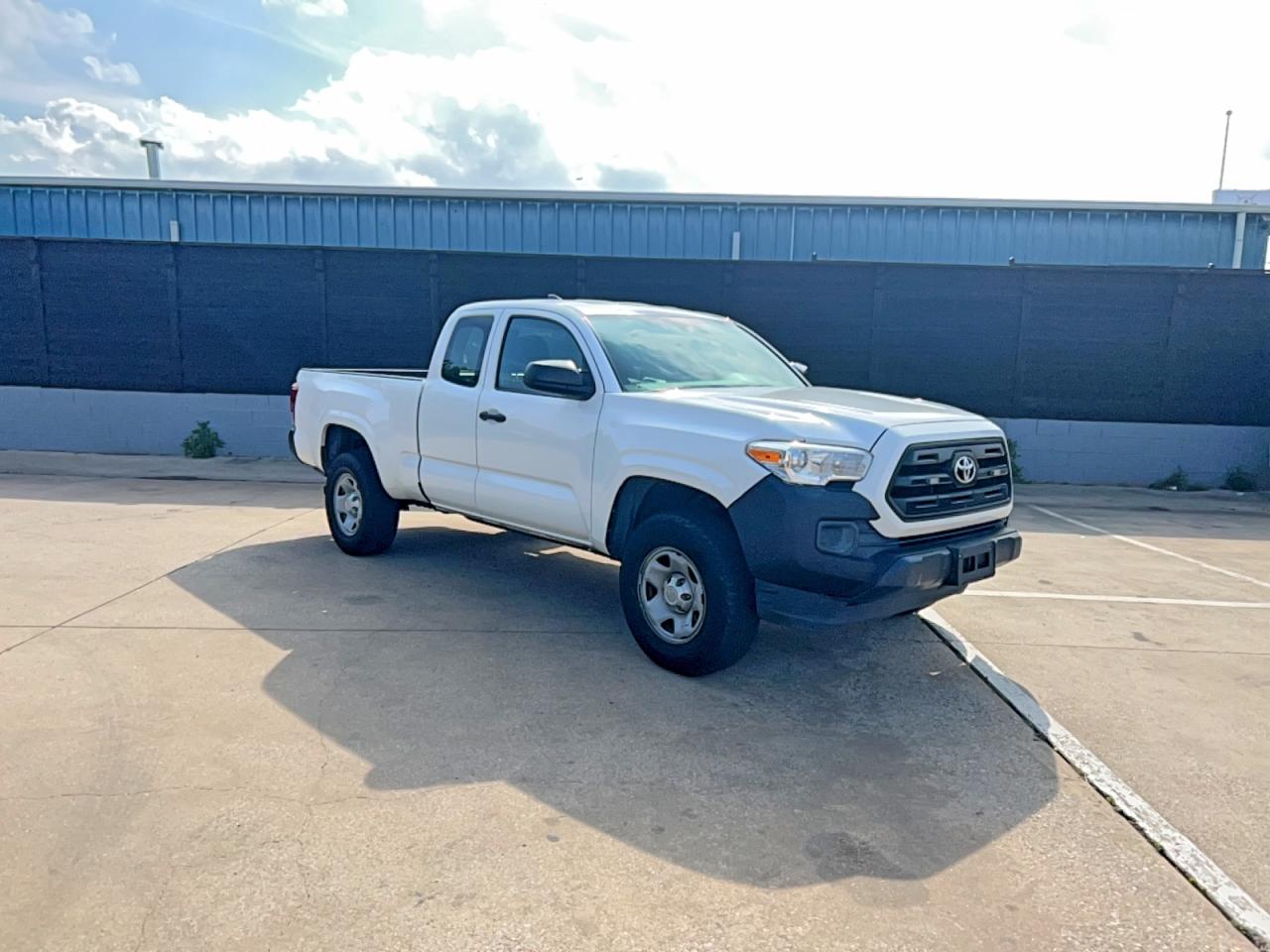 2017 Toyota Tacoma sr VIN 5TFRX5GN2HX098369 photo 1
