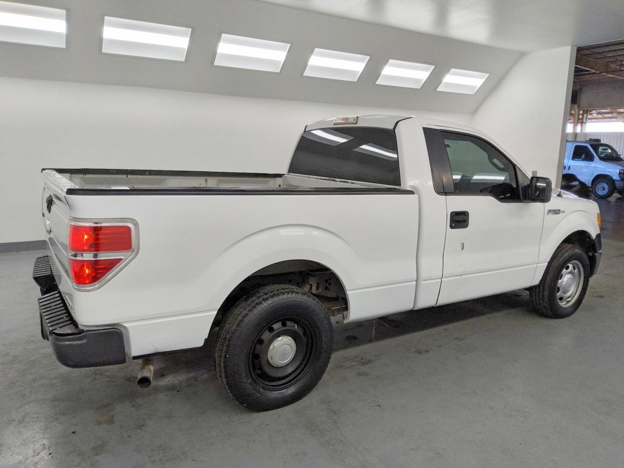 2011 Ford F150 VIN 1FTMF1CM1BKD44609 photo 3