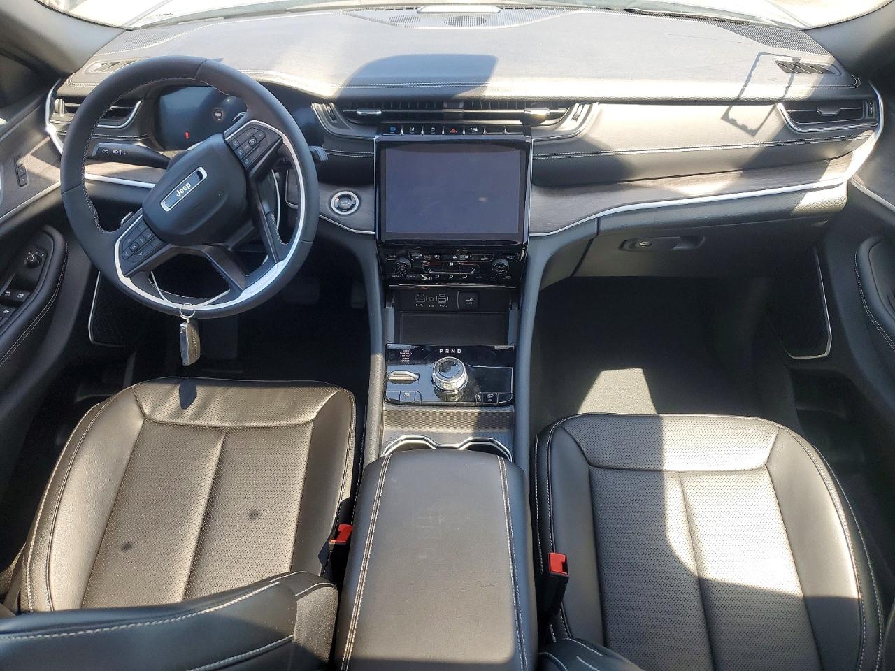 2024 Jeep Cherokee VIN 1C4RJYB64R8505977 photo 8