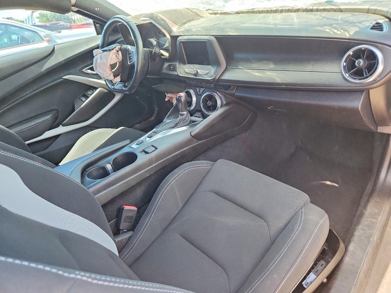 2021 Chevrolet Camaro VIN 1G1FE1R76M0105402 photo 8