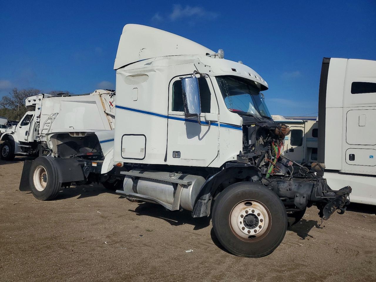 2013 FREIGHTLINER All other VIN 3ALXFAA8XDDBX6825 photo 1