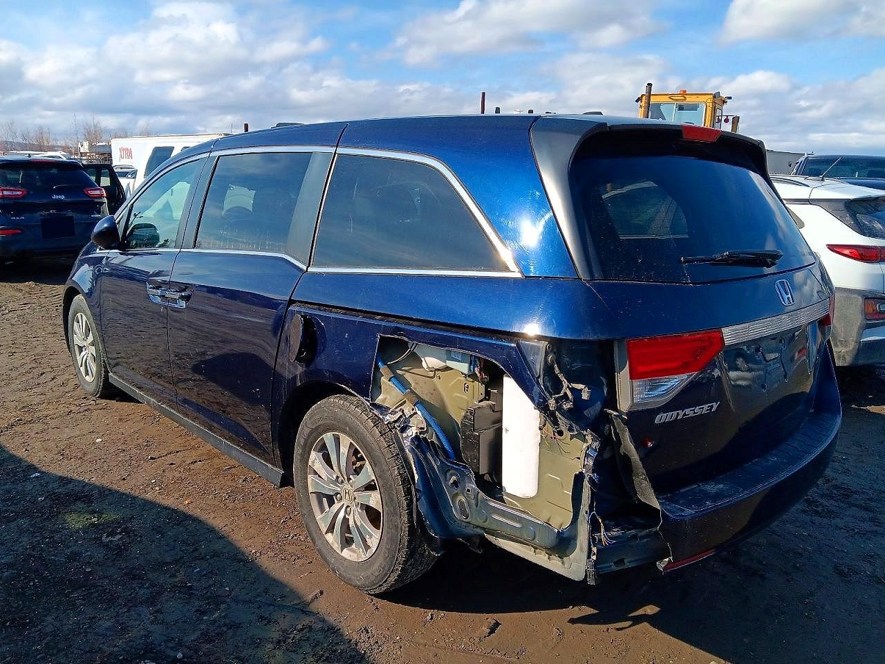2017 Honda Odyssey VIN 5FNRL5H63HB020776 photo 2
